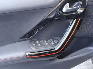 Peugeot 208 1.2 PureTech Roland Garros EAT6