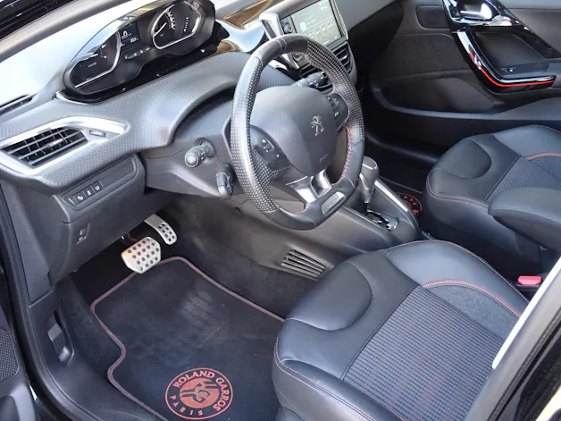 Peugeot 208 1.2 PureTech Roland Garros EAT6