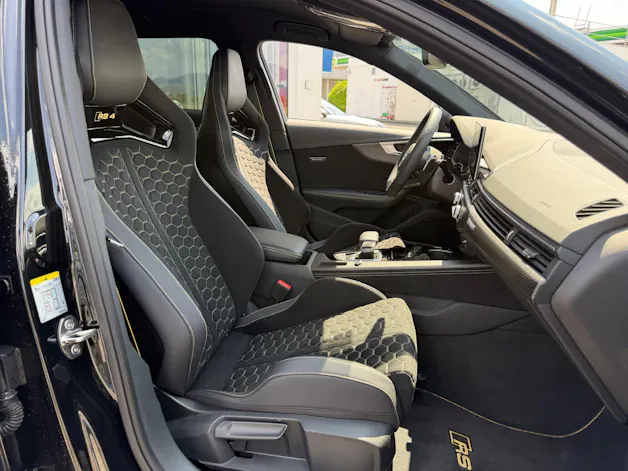 AUDI RS4 Avant 25 year edition quattro tiptronic