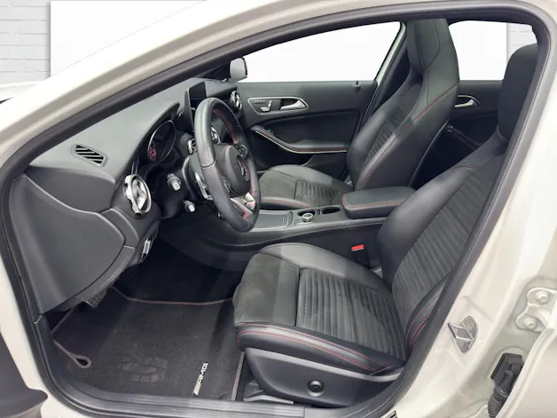 Mercedes-Benz GLA 250 Swiss Star AMG Line