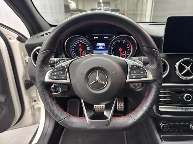 Mercedes-Benz GLA 250 Swiss Star AMG Line