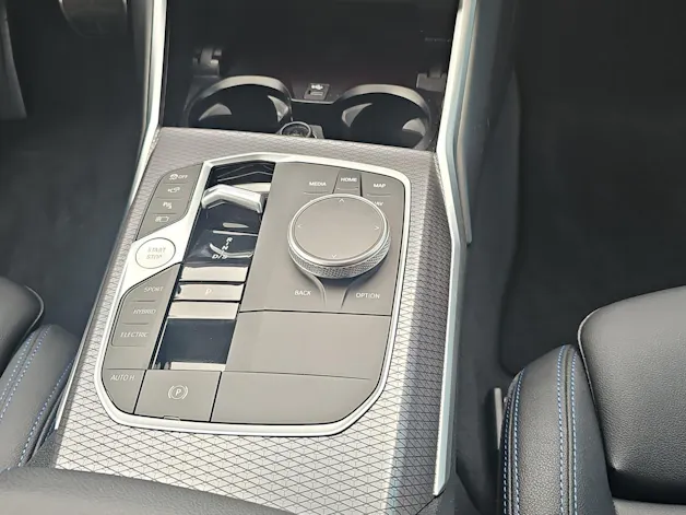 BMW 330e xDrive M Sport