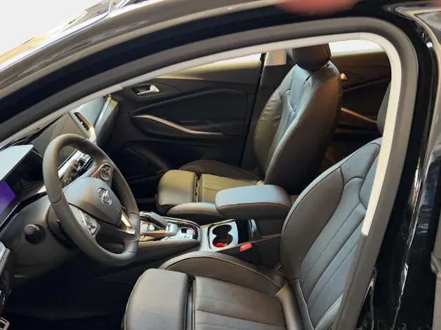 Opel Grandland 1.6T/225 Elegance Hybrid