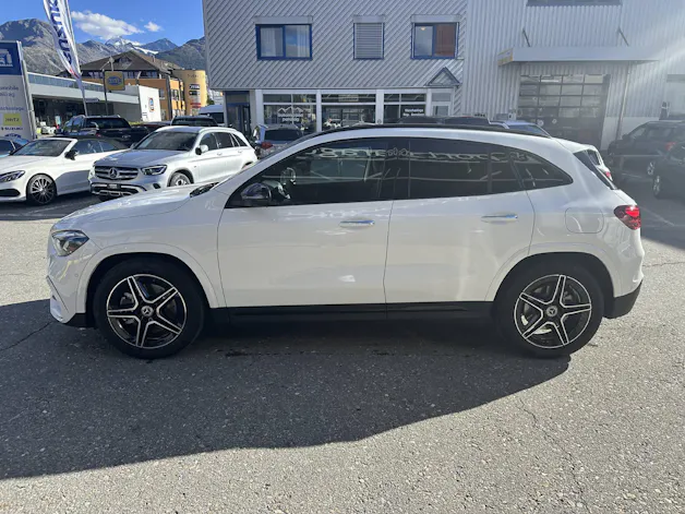 Mercedes-Benz GLA 250 Swiss Star AMG Line 4matic