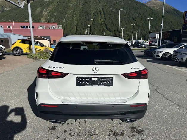 Mercedes-Benz GLA 250 Swiss Star AMG Line 4matic