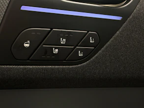 https://vehicle.imgix.net/4327966/0abef69f-829b-4afc-9309-ebb921d1426d.jpeg