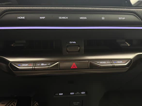 https://vehicle.imgix.net/4327966/287e1e76-7797-44d7-a706-c0d285483a2c.jpeg