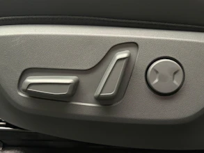 https://vehicle.imgix.net/4327966/79ce8a8d-3a6d-437d-83b2-89d9b31fc602.jpeg