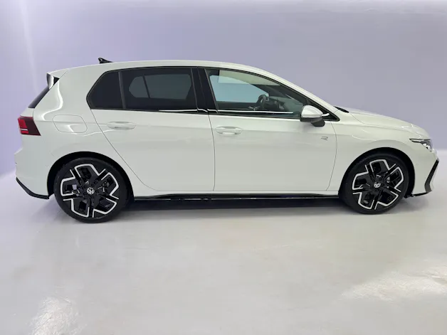 VW Golf VIII 1.5 eTSI R-Line DSG