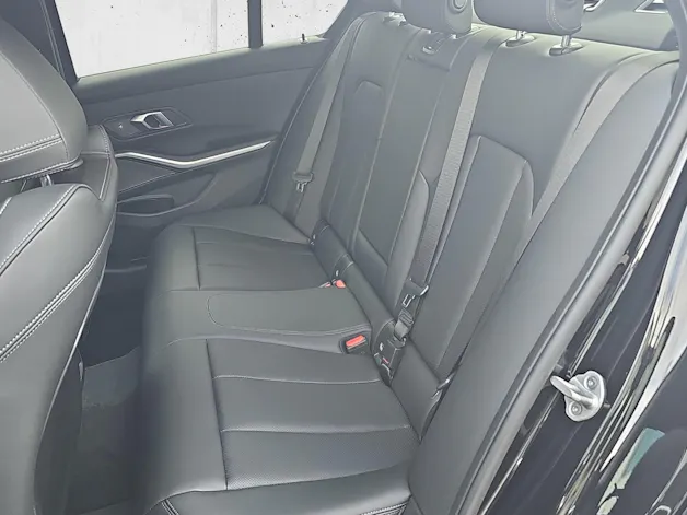 BMW 330e xDrive M Sport