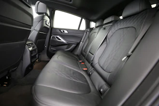 https://vehicle.imgix.net/4328146/f2197763-cea5-4eaf-b210-7a21d64e5c38.jpg