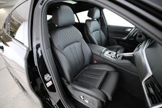 https://vehicle.imgix.net/4328146/feb3c7b3-4791-4091-9121-941cbc57fe01.jpg