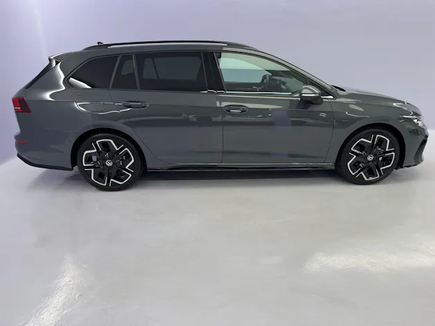 VW Golf VIII Variant 1.5 eTSI R-Line DSG