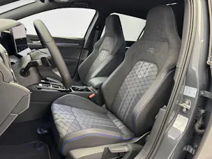 VW Golf VIII Variant 1.5 eTSI R-Line DSG