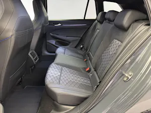 VW Golf VIII Variant 1.5 eTSI R-Line DSG