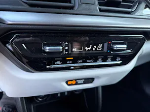 Suzuki Swift 1.2 Sakura Top Hybrid 4x4