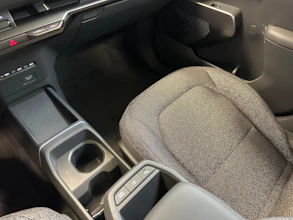 https://vehicle.imgix.net/4328685/01a0c4ba-3c05-47b2-8cd5-dd7f79178a91.jpg
