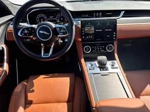Fahrzeugbild JAGUAR F-Pace 2.0 P400e R-Dynamic HSE 90th Anniversary Ed. AWD / ab 3,99% Leasing bei Abschluss einer Protect Autoversicherung