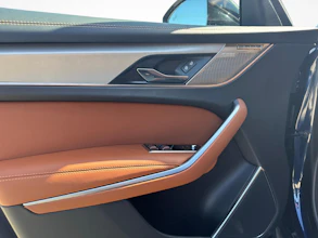 https://vehicle.imgix.net/4328696/c1444ed8-d690-45a0-bc6e-5bf93ad5828e.jpg