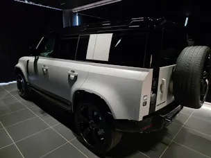 Land Rover Defender 110 3.0 D I6 350 X-Dynamic HSE