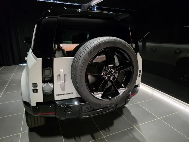 Land Rover Defender 110 3.0 D I6 350 X-Dynamic HSE