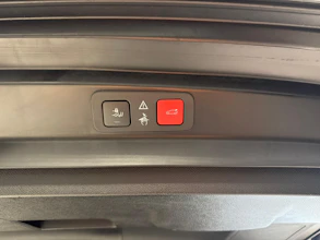 https://vehicle.imgix.net/4329059/7afe6ad9-e56a-4d5d-856b-be3c73b43f32.jpg