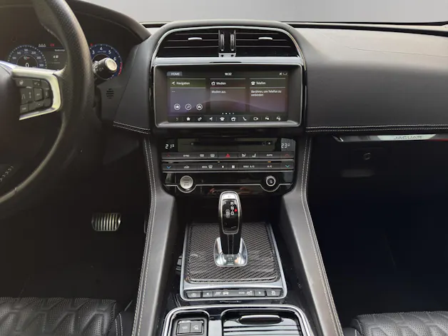 Jaguar F-Pace 5.0 V8 SVR AWD