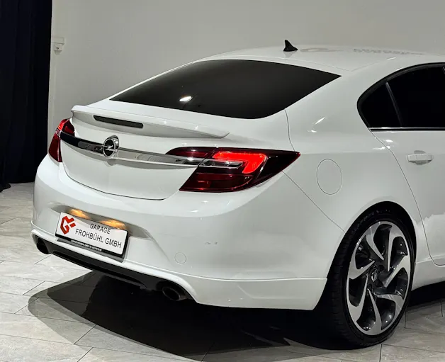 Opel Insignia 2.0 Turbo Sport 4WD | CH |