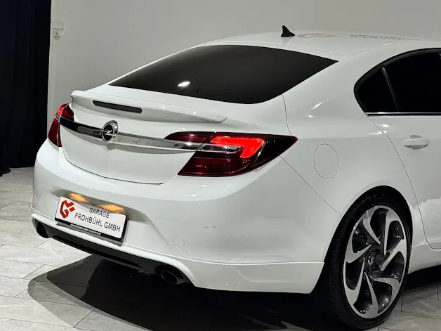 Opel Insignia 2.0 Turbo Sport 4WD | CH |