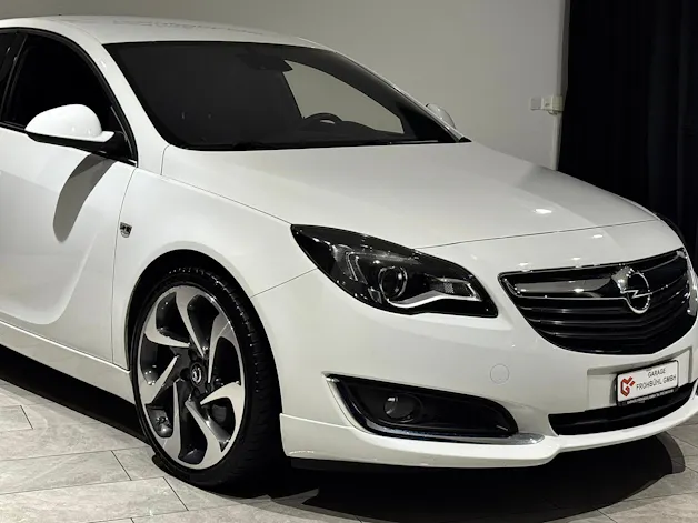 Opel Insignia 2.0 Turbo Sport 4WD | CH |