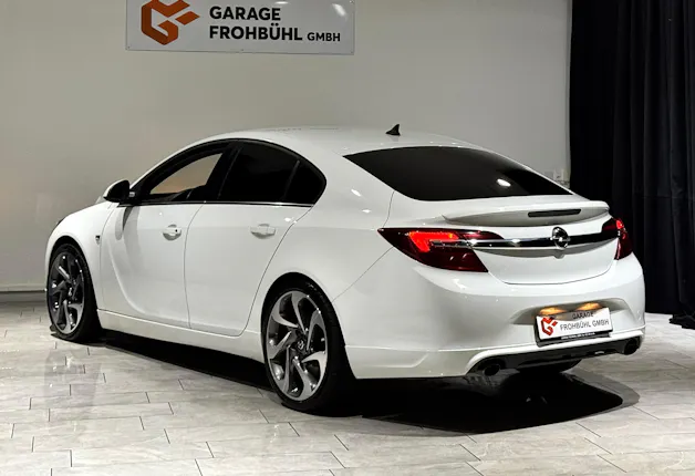 Opel Insignia 2.0 Turbo Sport 4WD | CH |