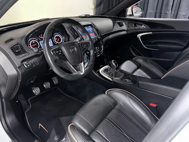 Opel Insignia 2.0 Turbo Sport 4WD | CH |