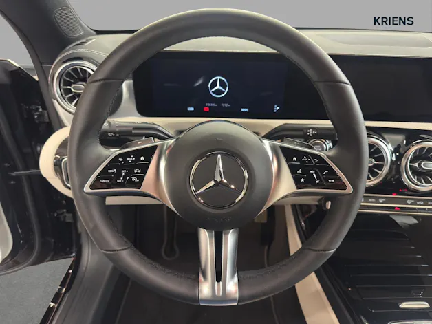 Mercedes-Benz CLA 180 - Progressive / DISTRONIC / 360 Grad Kamera / Sitzmemory