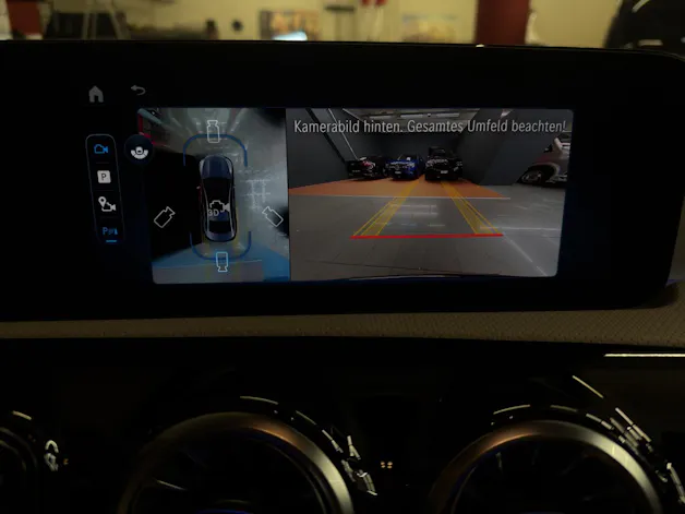 Mercedes-Benz CLA 180 - Progressive / DISTRONIC / 360 Grad Kamera / Sitzmemory