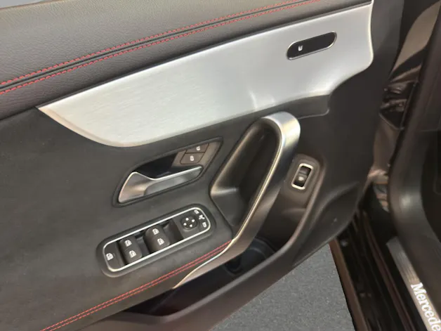 Mercedes-Benz CLA 250 4M - AMG / Rückfahrkamera / Smartphone Integration / Night-Paket
