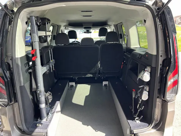 Ford TOURNEO CONNECT Grand 2.0 EcoBlue 122 Titanium Rollstuhl-Umbau