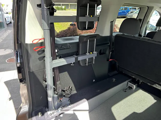 Ford TOURNEO CONNECT Grand 2.0 EcoBlue 122 Titanium Rollstuhl-Umbau