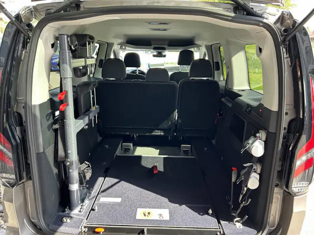 Ford TOURNEO CONNECT Grand 2.0 EcoBlue 122 Titanium Rollstuhl-Umbau