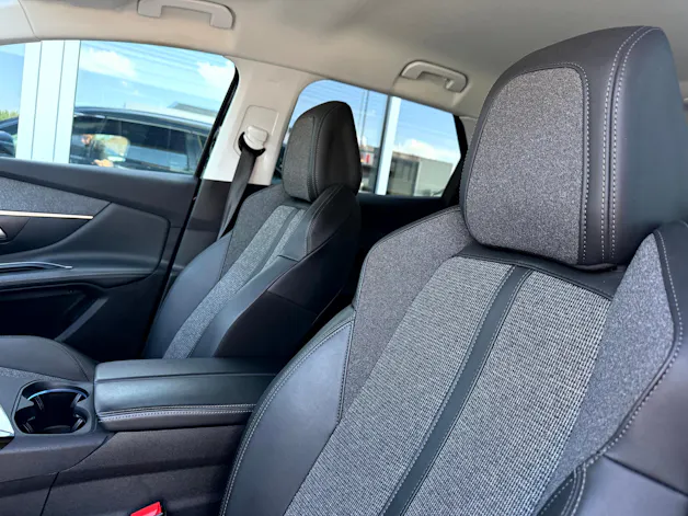 Peugeot 3008 1.2 PureTech Allure Noir Perla EAT8