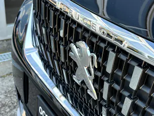 Peugeot 3008 1.2 PureTech Allure Noir Perla EAT8