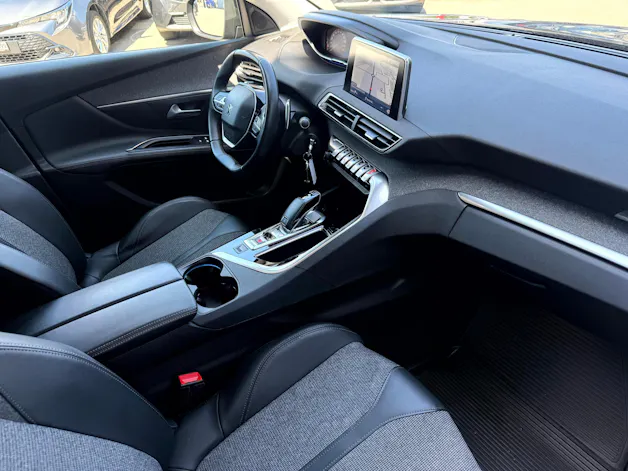Peugeot 3008 1.2 PureTech Allure Noir Perla EAT8