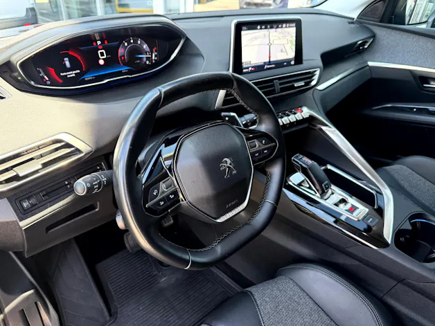 Peugeot 3008 1.2 PureTech Allure Noir Perla EAT8