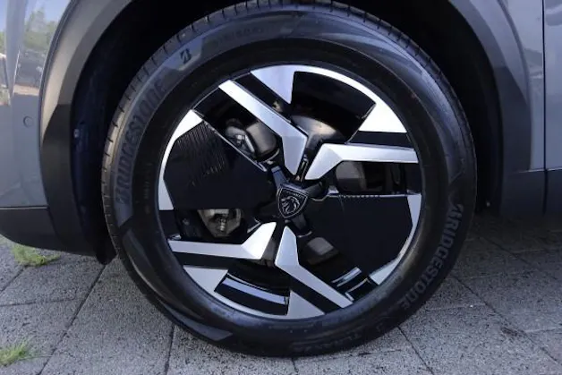 Peugeot 2008 1.2 145 MHEV GT