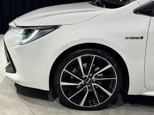 Toyota Corolla 2.0 HSD Premium e-CVT | CH | 1.Hand |