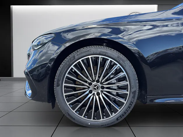 Mercedes-Benz E 300 e 4Matic EQ Hybrid 9G-Tronic
