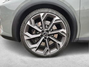 https://vehicle.imgix.net/4329642/b71272dc-191f-4926-affc-2dc79c31ac9e.jpg