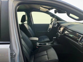 https://vehicle.imgix.net/4329662/95a01990-1782-4a85-a1bc-f140ed87c188.jpg