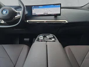 BMW iX xDrive40 M Sport i20 (CH)  AHK 2.5T ** Action de Leasing à 0.9% **