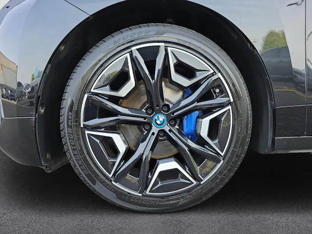 BMW iX xDrive40 M Sport i20 (CH)  AHK 2.5T ** Action de Leasing à 0.9% **