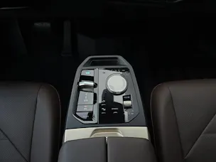 BMW iX xDrive40 M Sport i20 (CH)  AHK 2.5T ** Action de Leasing à 0.9% **